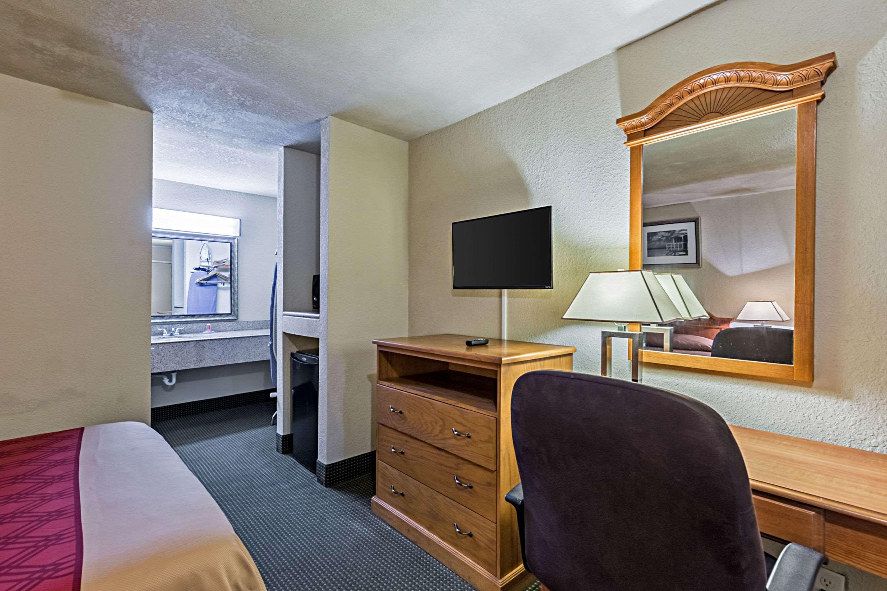 Econo Lodge Бейтаун Екстериор снимка